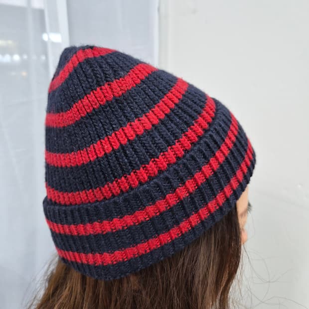 울혼방 레드네이비 스트라이프 롤업 니트 비니