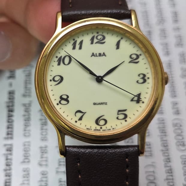 빈티지 세이코 알바 풀루페 야광판 아라빅인덱스 논데이트 슬림쿼츠 