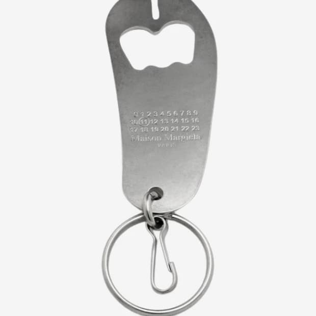메종 마르지엘라 20SS 타비 보틀 오프너 키링