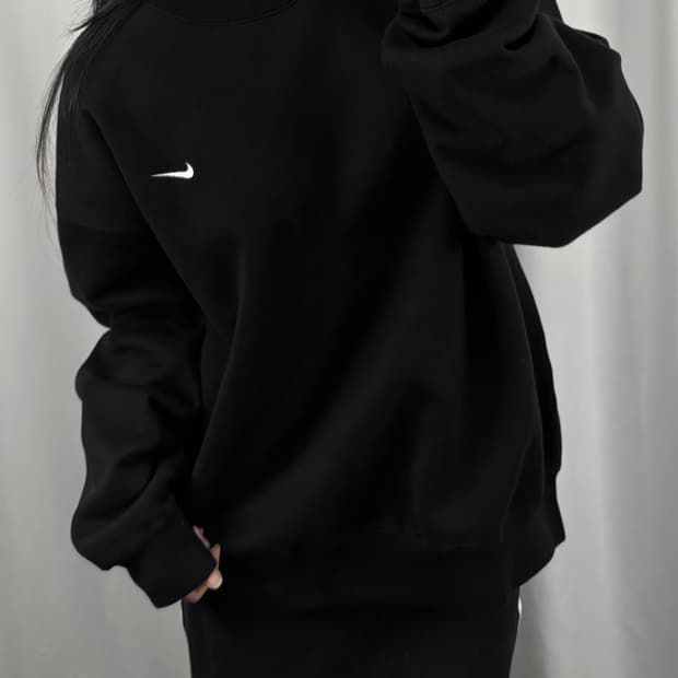 나이키 솔로 스우시 NRG 블랙 맨투맨