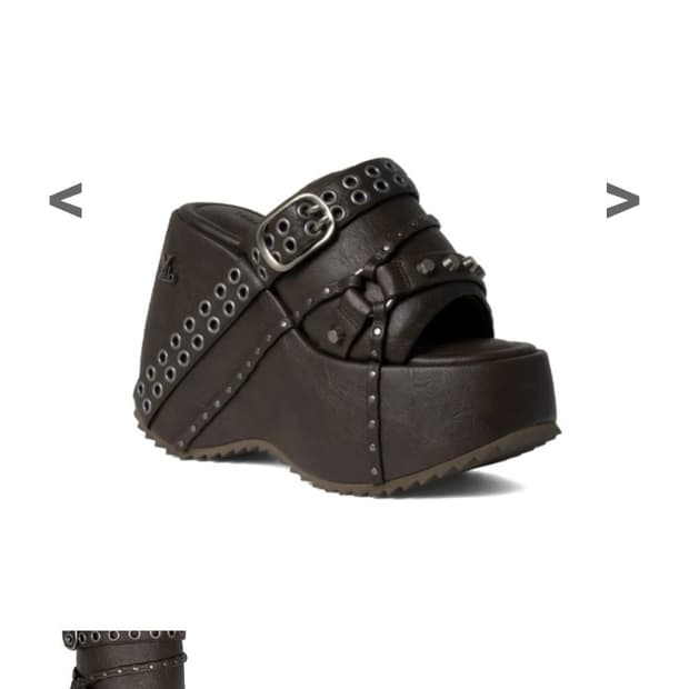 yellow 옐로
RUSTY PLATFORM SANDALS