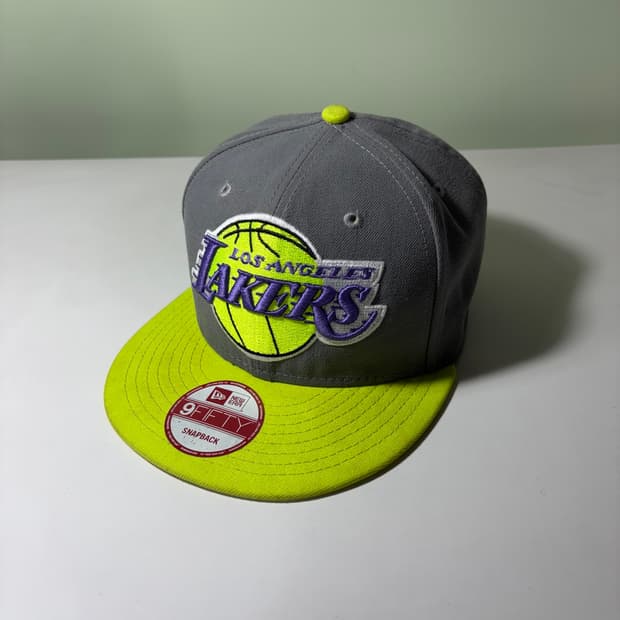 FREE 뉴에라 그레이 형광 LA레이커스 스냅백