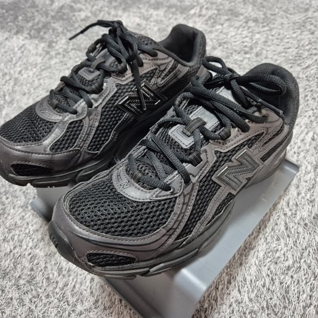 뉴발란스 740 블랙시멘트 260