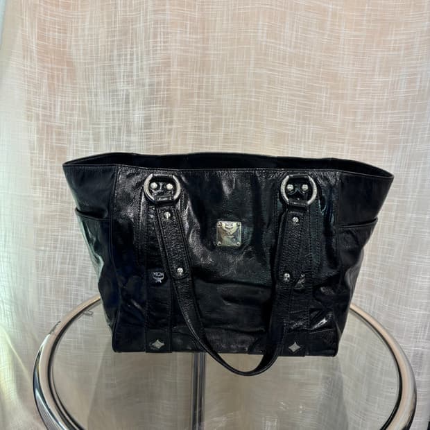 정품 MCM 에나멜 숄더백    