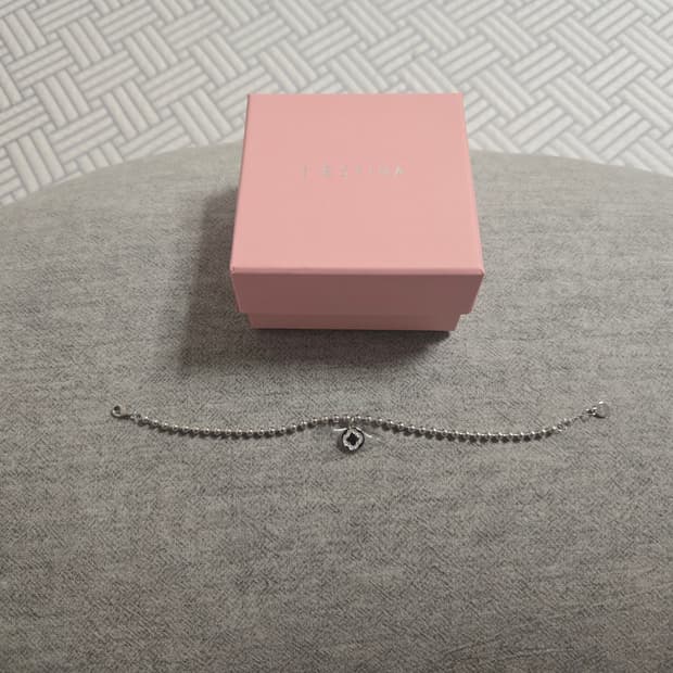 제이에스티나 클로비아 아이유 팔찌