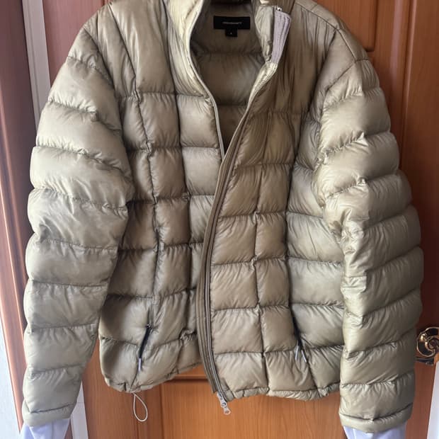 [3(L)] 999휴머니티 모듈러 라이트 구스 푸퍼 카키 패딩