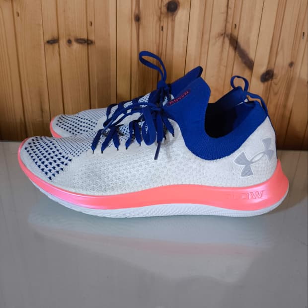 280mm 언더아머 플로우 벨로시티 SE 러닝화