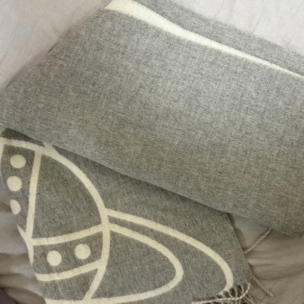 비비안 웨스트우드 울 머플러