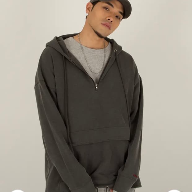 네임아웃 차콜 하프집업 후드티 랩퍼레디님 착용 (1사이즈)