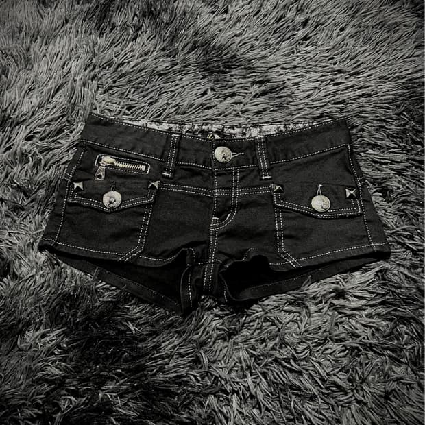실버 스티치 스터드 지퍼 디테일 블랙 숏팬츠