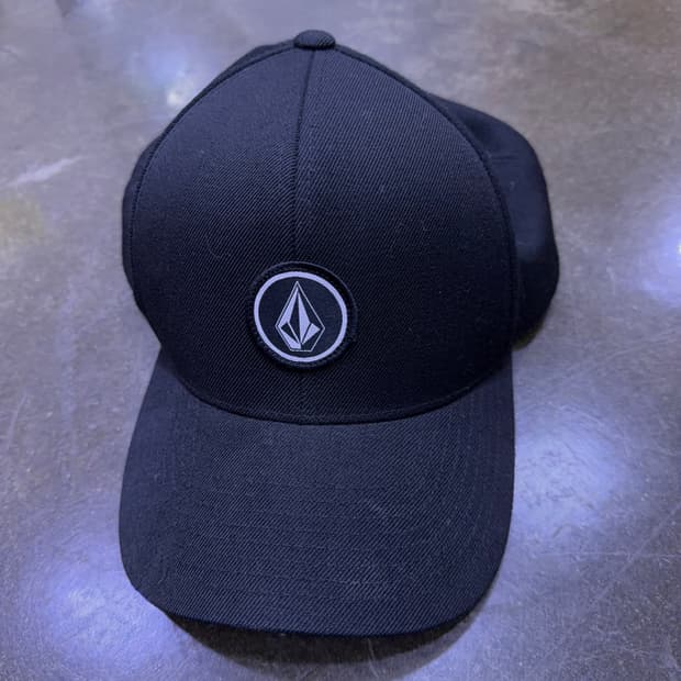 볼컴 로고 캡 모자 블랙