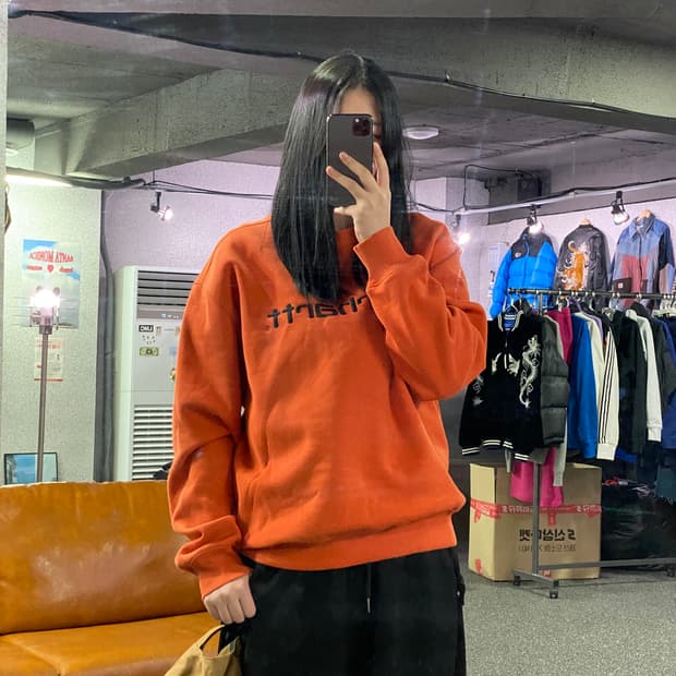 칼하트 wip 빅로고 오렌지 맨투맨 B4015