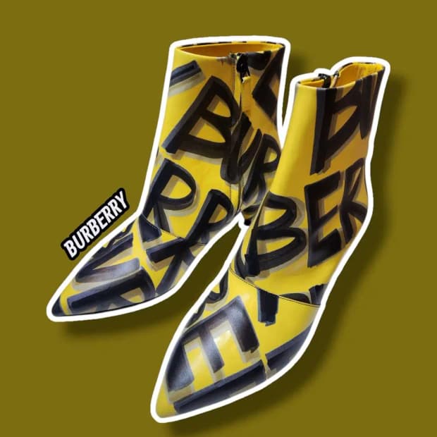 36.5/ 버버리 그래피티 앵클부츠 감정서포함 /1119