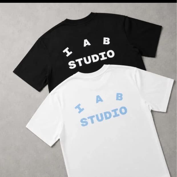 🔥[새상품/정품]🔥IAB (아이웹 스튜디오) 반팔티  2 colors