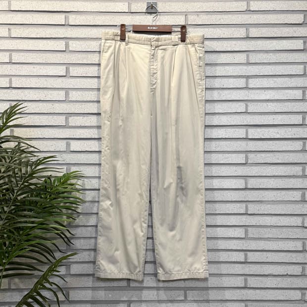 YSL 입생로랑 컴포트핏 와이드슬랙스 투턱 로고자수 디테일 아이보리