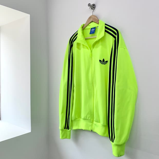 아디다스 파이어버드 오버사이즈 형광 3선 트랙탑