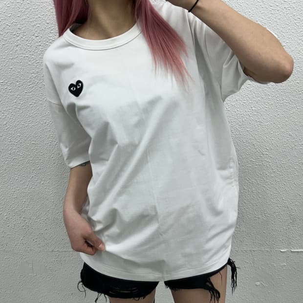 꼼데가르송 블랙 하트와펜 화이트 반팔 XL