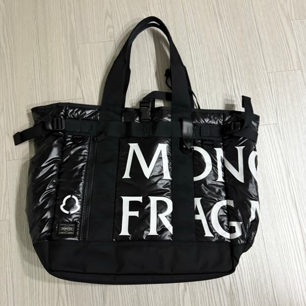 몽클레어 프라그먼트 포터 패디드 토트백