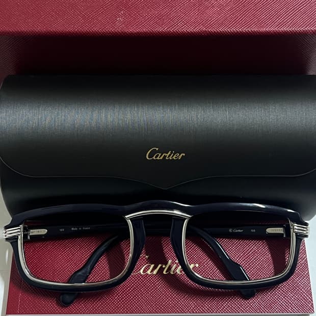 1991s 빈티지 까르띠에  vertigo 뿔테 안경 판매합니다.
