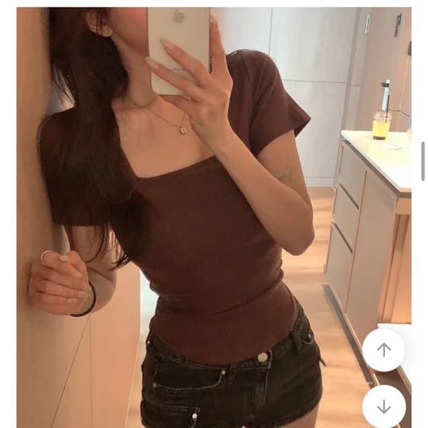 에이블리 갈색굴림스퀘어넥 반팔티