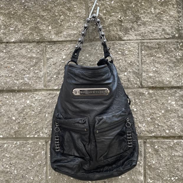 [OS] THOMAS WYLDE 블랙 레더 체인 숄더백