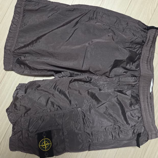 [33] 스톤아일랜드 19ss 나일론 버뮤다 팬츠 팝니다.
 