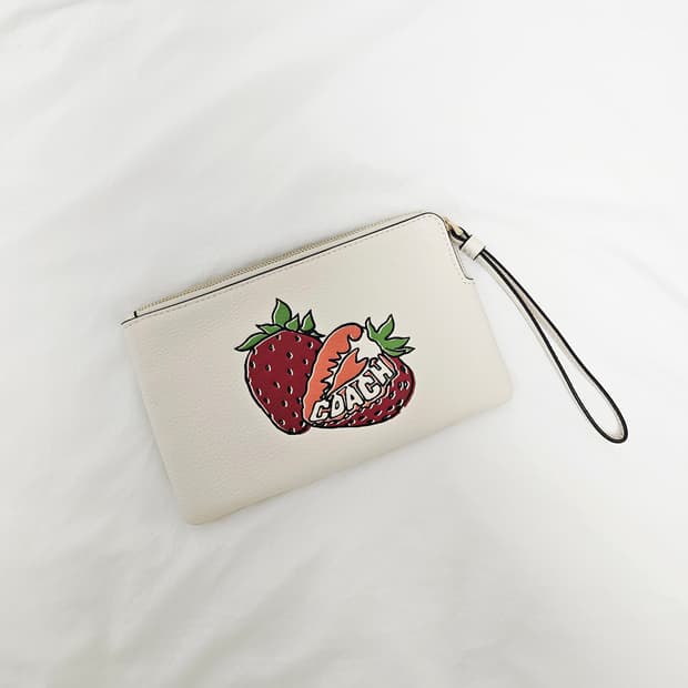 코치 스트로베리 라지 파우치백 24시즌 [정품/새상품]