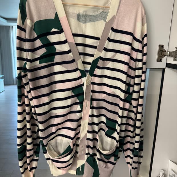 사카이 카모 가디건 판매합니다.