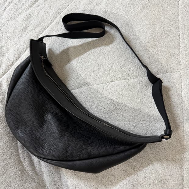 [OS] 더로우 슬라우치 바나나백 레더 라지