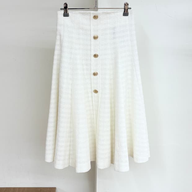 오브제 화이트 버튼 플레어 트위드 스커트