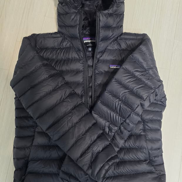 파타고니아 다운스웨터 후디 블랙 L