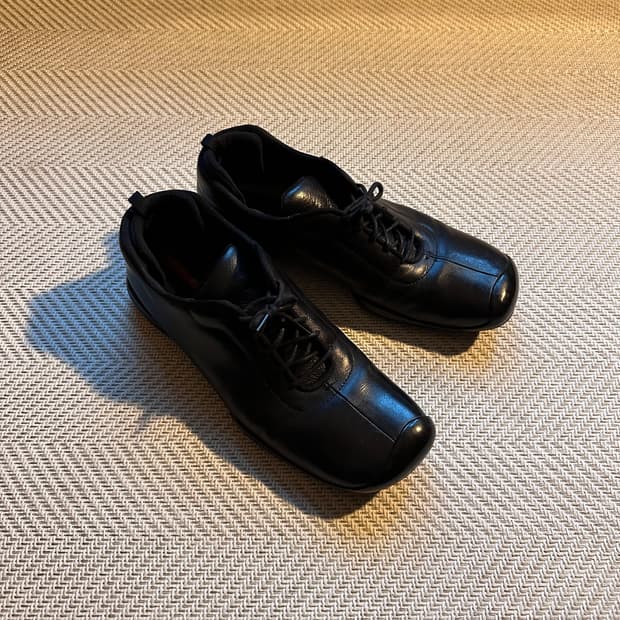 프라다 스포츠 레더 스니커즈