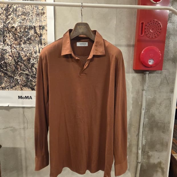 ARMEO.D 오픈칼라넥 티셔츠 