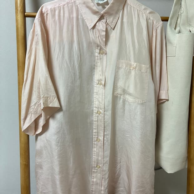 페일핑크 실크셔츠