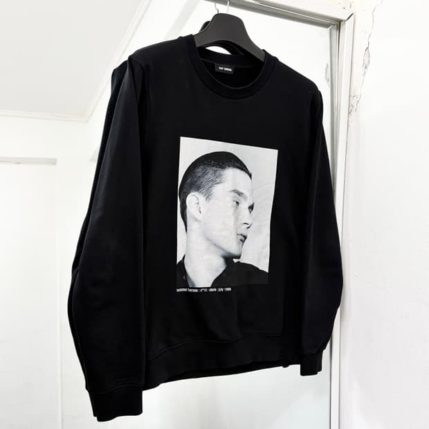 라프시몬스 아이솔레이트 맨투맨