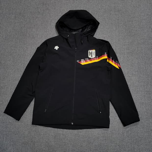 데상트 독일 바람막이 자켓 블랙 (100)