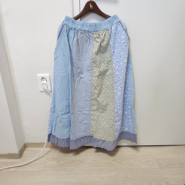 하늘색 플라워 세로 패치스커트