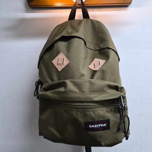 24L) EASTPAK 이스트팩 패디드 백팩 팝니다
