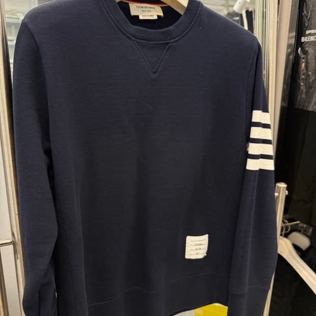 톰브라운 사선완장 맨투맨 100-105 