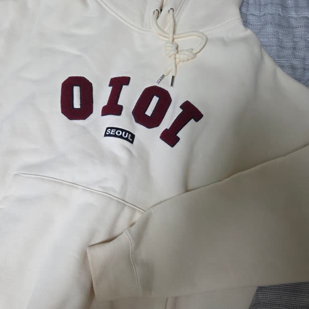 OIOI 후드티