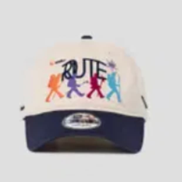 비이커x뉴에라 볼캡