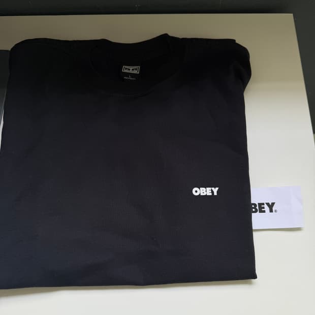 오베이 볼드 아이콘 반팔 티셔츠