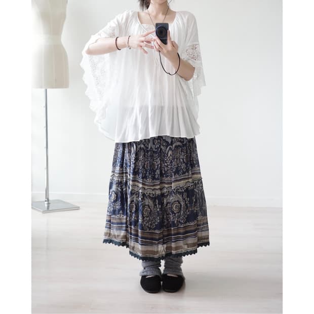 Pure white lace-sleeve flowy tunic