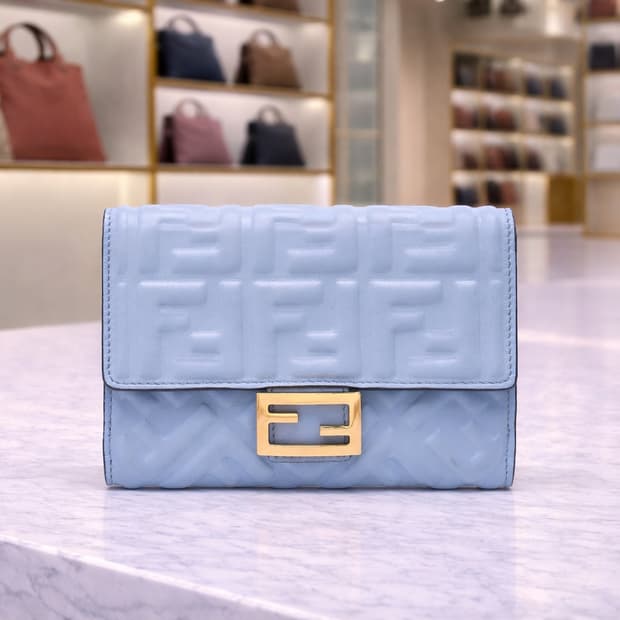 [A급] 펜디 FF 로고 엠보싱 반지갑 판매합니다!!!