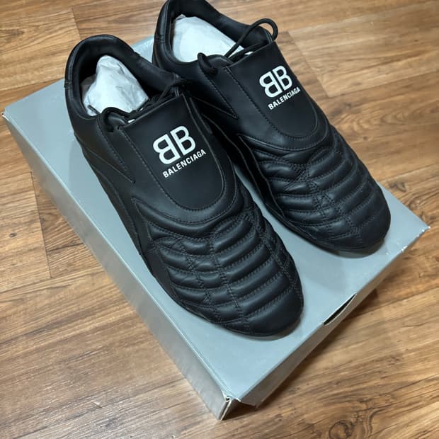 발렌시아가 젠 스니커즈 42