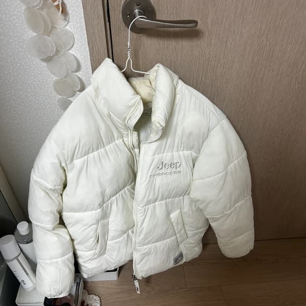 지프 흰색 패딩 