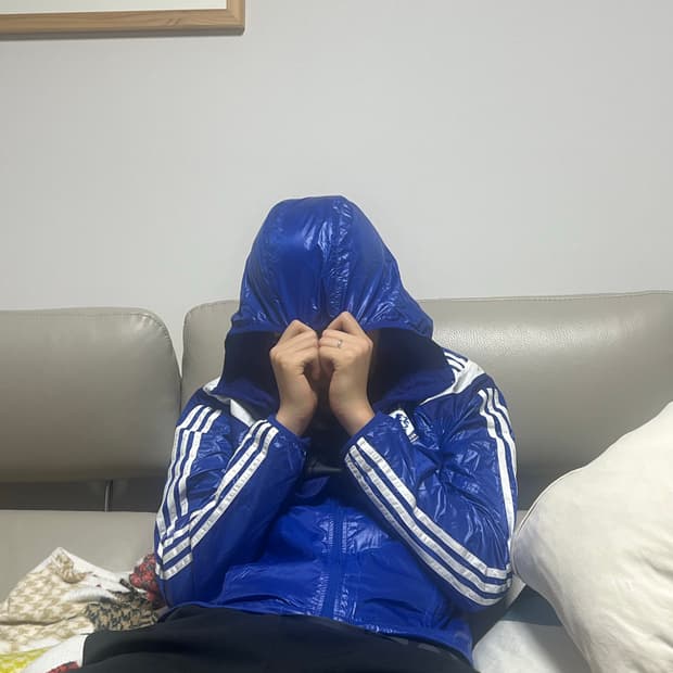 첼시 유광 바람막이입니다 