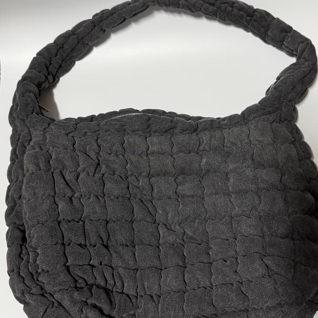 COS 코스 오버사이즈 라지 퀼티드 크로스바디백 구름백 그레이데님