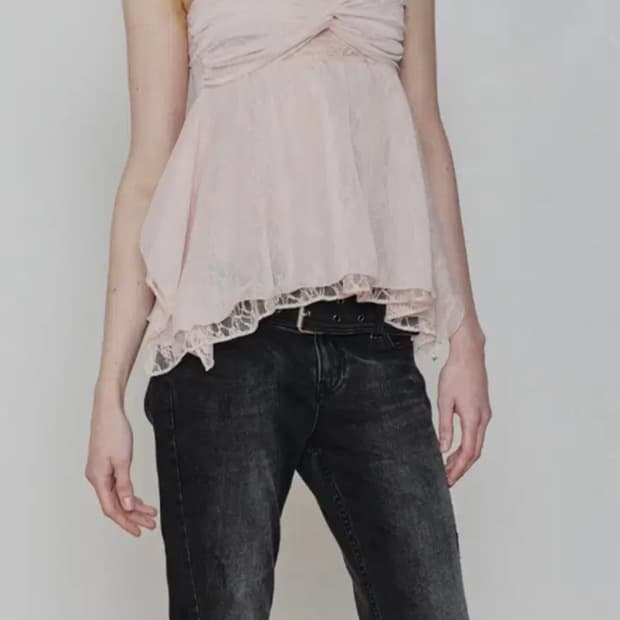 [새상품,품절상품] 페인오어플레져 셔링 탑 핑크 정가 이하에 팔아요🎀