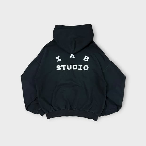 IAB Studio . 블랙 후디